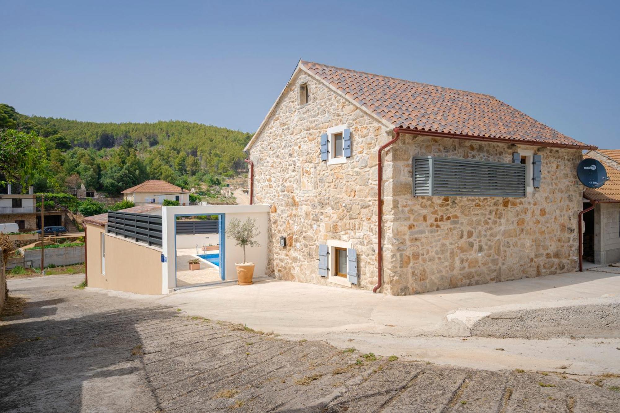 Rustic Island Hvar Vila *